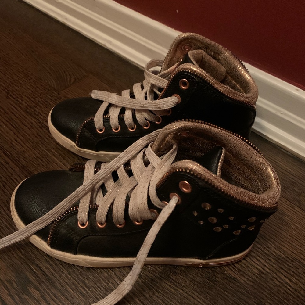 EUC sketchers girls high top sneakers size 3.5